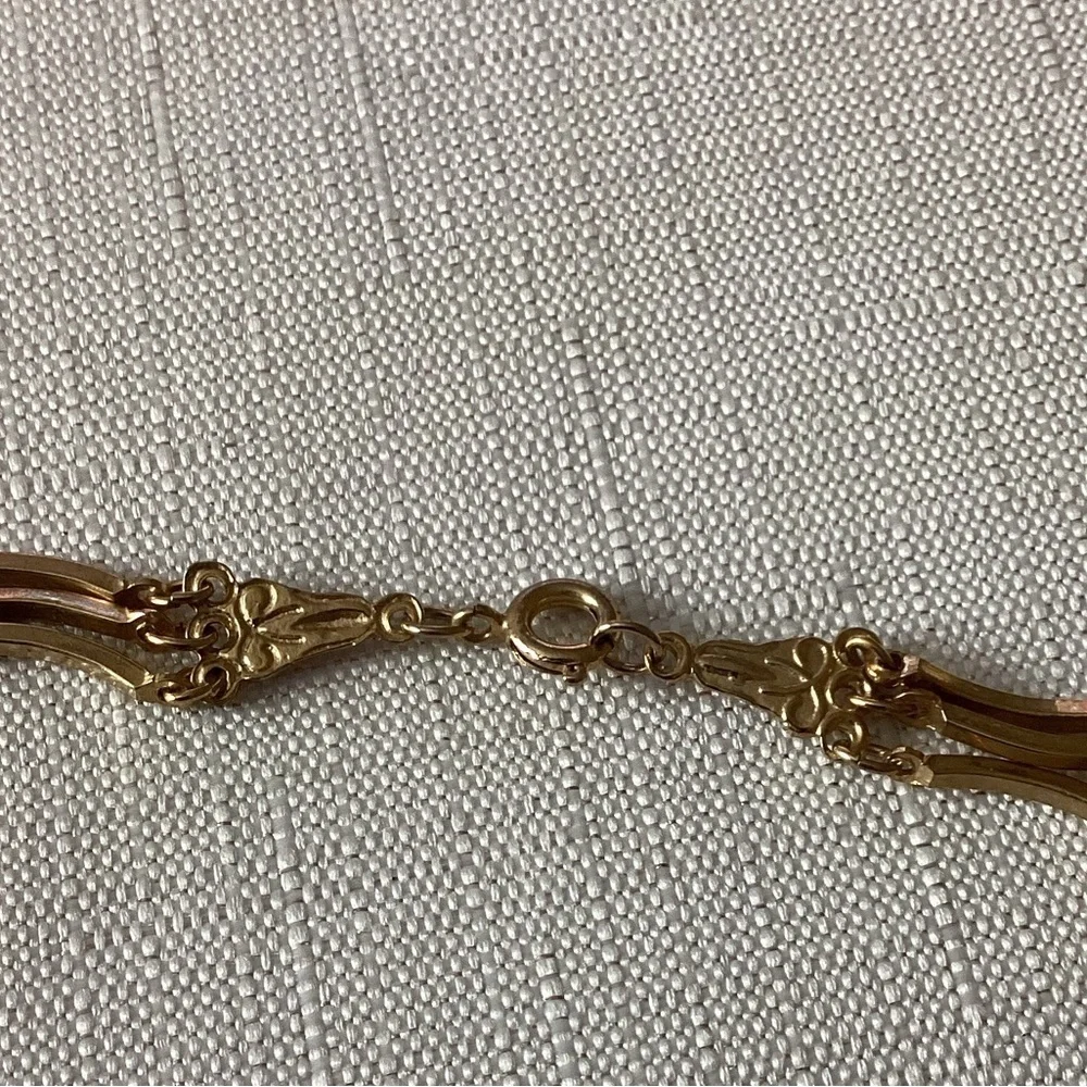 Gold Tone Necklace